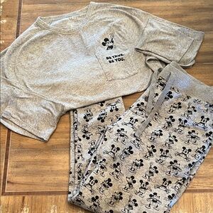 Disney (American Eagle) Men’s Gray Mickey Mouse Pajama/Lounge Set. Sz L